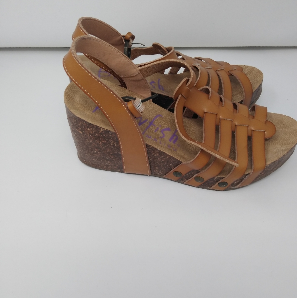 Sandal size 9, brown